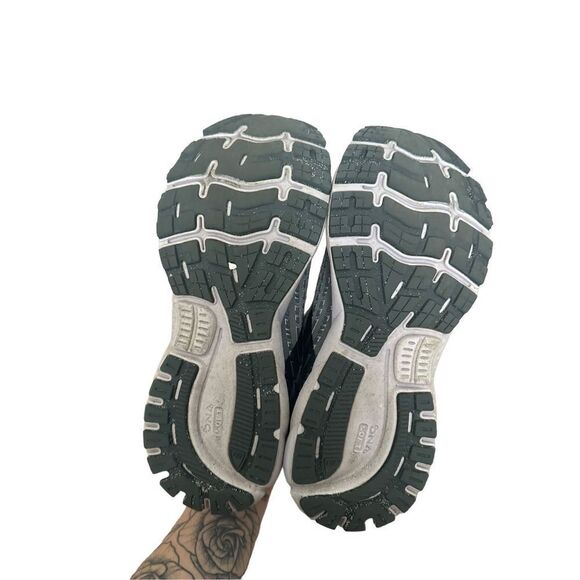 Brooks Womens Ghost 13 Running
Shoes Grey / Blackened Pearl / Purple
9.5 - Picture 7 of 9